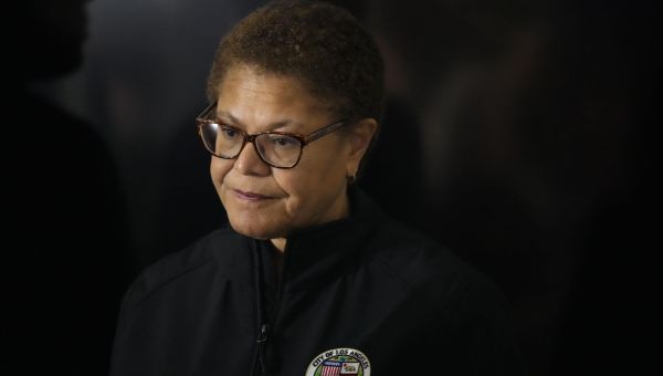 Suspect smashes window, breaks into home of Los Angeles Mayor Karen Bass, police say