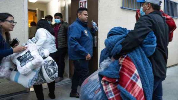 2nd bus carrying asylum seekers from Texas arrives in Los Angeles