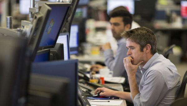 Houthi Attack Halts Red Sea Shipping: Maersk Vessel Escapes Unscathed By Benzinga