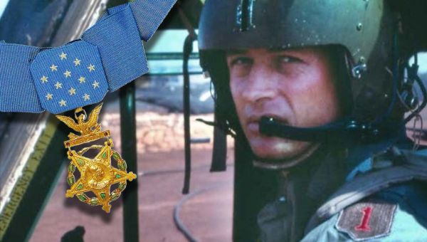 Army Cobra pilot receives Medal of Honor for Vietnam rescue