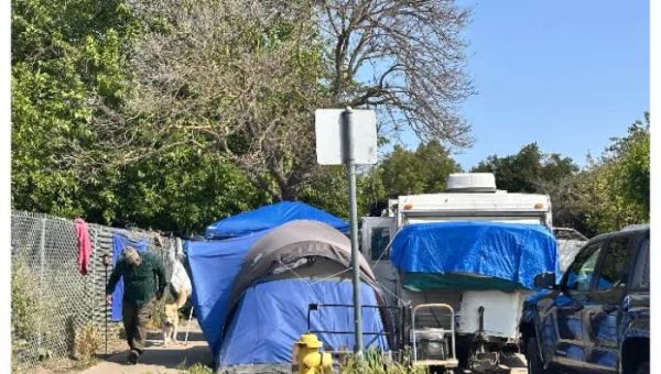Gavin Newsom calls on California cities to ban homeless encampments