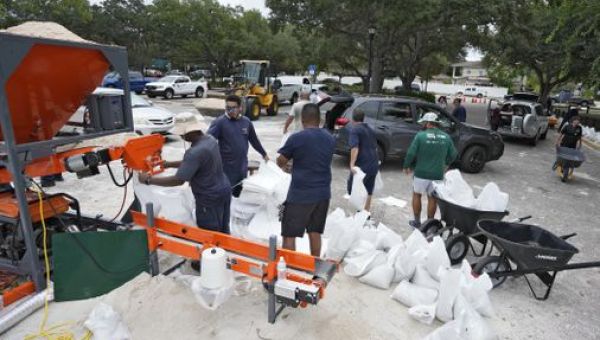 Idalia strengthens to a hurricane, pushing a surge of ocean water toward Florida – The Boston Globe