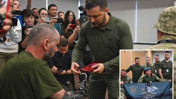 Volodymyr Zelensky visits wounded Ukrainian soldiers at NYC hospital…