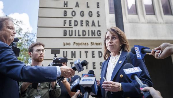 Jail employee in New Orleans charged in escape of 10 inmates