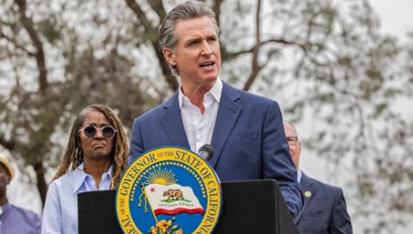 Newsom calls on California cities to effectively ban homeless encampments