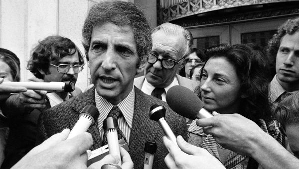 Daniel Ellsberg, who leaked Pentagon Papers exposing Vietnam War secrets, dies at 92 – WTOP News