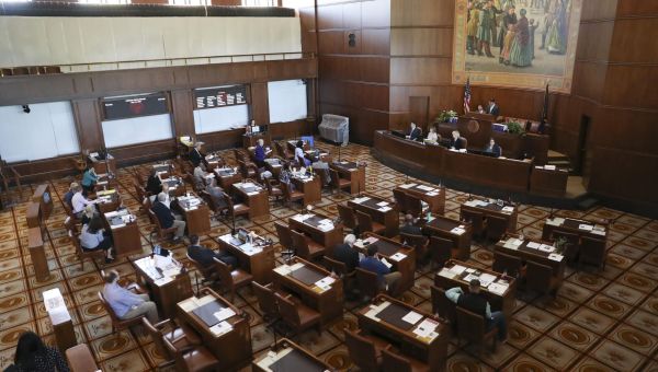 Oregon high court says 10 GOP state senators who staged long walkout can't run for reelection
