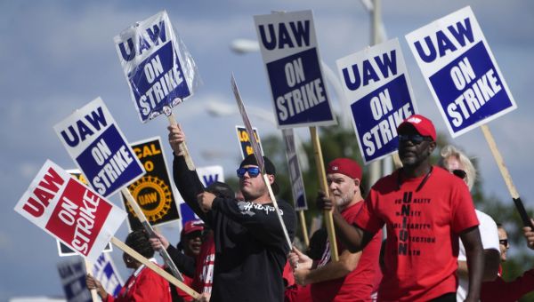 What the Biden administration’s involvement in UAW negotiations could mean for workers