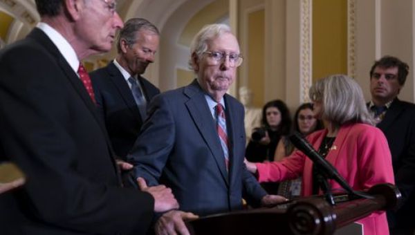 Senate GOP leader McConnell briefly leaves news conference after freezing up mid-sentence – The Boston Globe