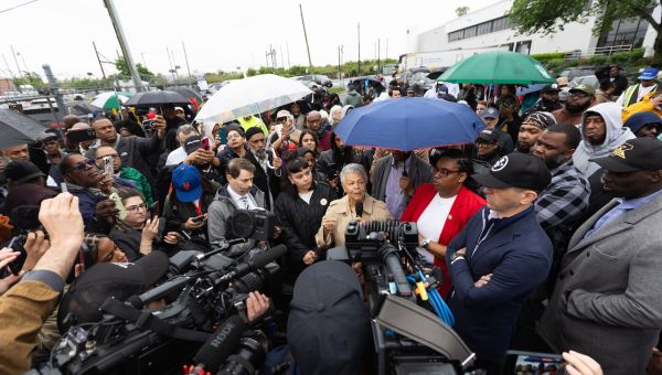 Feds are lying about members of Congress storming ICE center, congresswoman says.