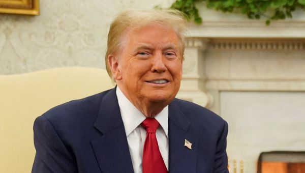 Trump’s ‘joker smile’ & ‘alpha’ stance at White House revealed his true thoughts
