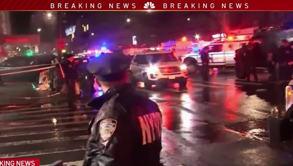 Three NYPD officers injured in machete attack blocks from Times Square New Year’s Eve celebration – LeoAffairs