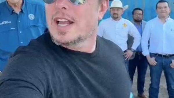 Elon Musk’s visit to US border blighted by tech issues on his own platform X