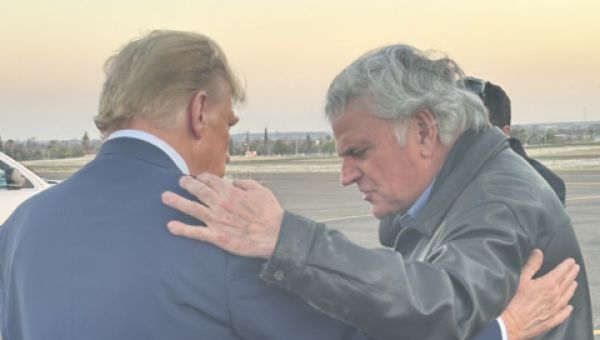Franklin Graham Prays With Trump While Crossing Paths During Border Visit