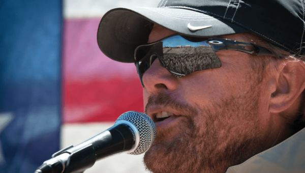 Country music star Toby Keith dead after battle with stomach cancer