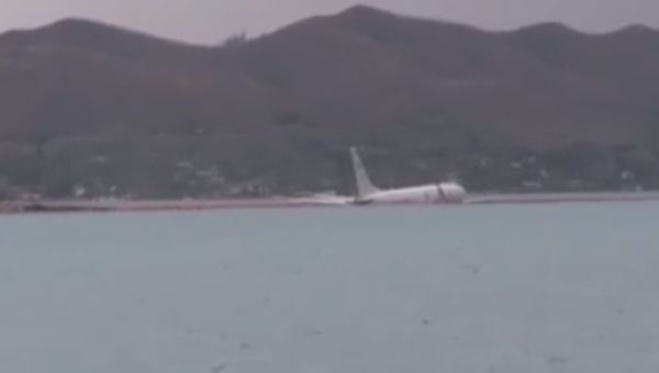 Plane miscalculates MCBH runway, still in Kaneʻohe Bay