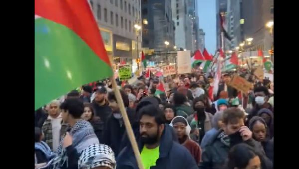 Pro-Hamas Protesters Chant “Long Live the Intifada” in Rockefeller Center Xmas Disruption – The Jewish Voice