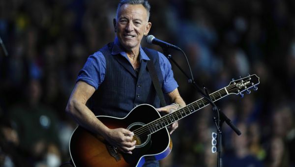 ‘Dried out prune’? ‘Corrupt’ and ‘incompetent’? It’s getting nasty between Springsteen and Trump – WTOP News