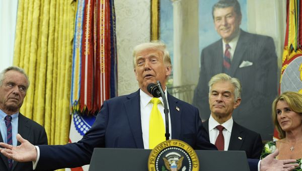 Trump turns a COVID information website into a promotion page for the lab leak theory