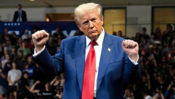‘Guys. This is not normal’: Anyway, here’s Donald Trump behaving like a lost weirdo who can’t dance and refuses to leave the stage