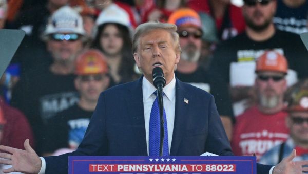 Trump Talks Arnold Palmer Being Well-Endowed, Calls Harris a 'Shit' VP in Bonkers Speech