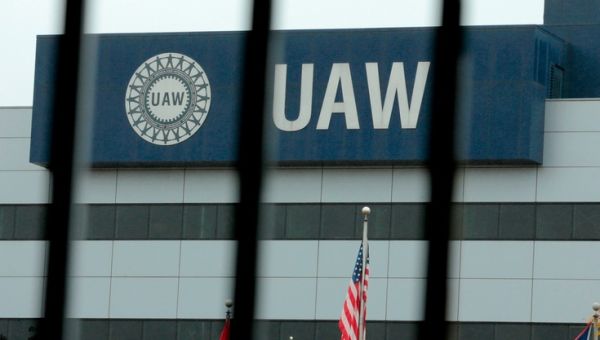 Auto Workers’ Union Will Expand Strike if Demands Not Met in Days