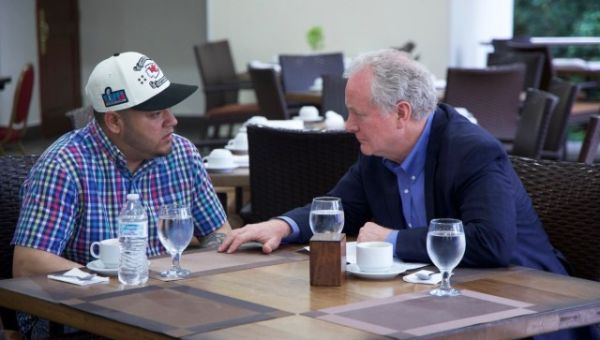 Maryland Sen. Van Hollen meets with Kilmar Abrego Garcia in El Salvador