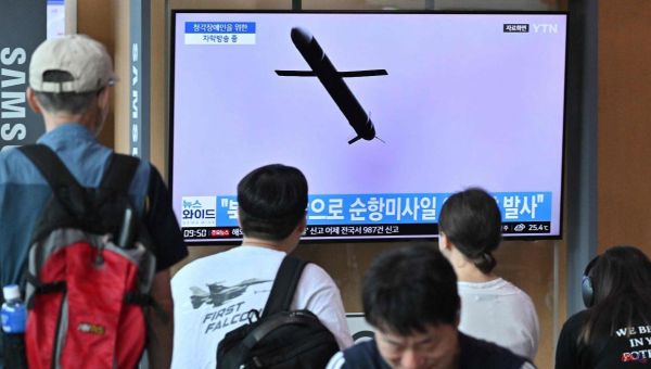 Pyongyang launches several missiles after the arrival of a US submarine.