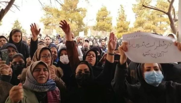 Iran: Who is poisoning hundreds of schoolgirls? -- Sott.net