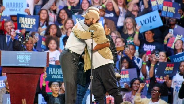 Obama Raps ‘Lose Yourself’ Lyrics After Eminem Introduction at Detroit Rally