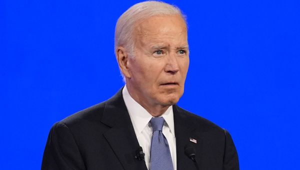 Biden campaign in free fall as Democrats privately and publicly call on president to withdraw