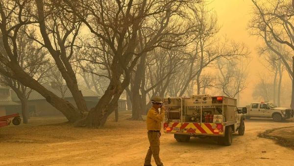 Texas Gov. Abbott issues disaster declaration as wildfires spread ...