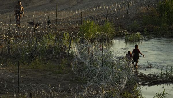 Legal groups file lawsuit to stop Texas law that makes illegal entry a state crime | Houston Public Media