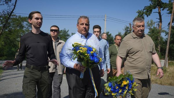 Chris Christie makes surprise visit to Ukraine, meets with Zelenskyy