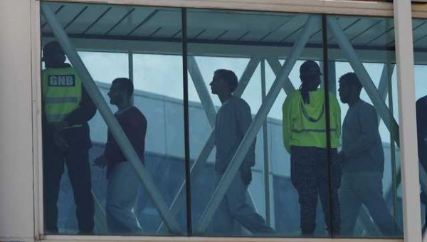 Supreme Court blocks, for now, new deportations under 18th-century wartime law