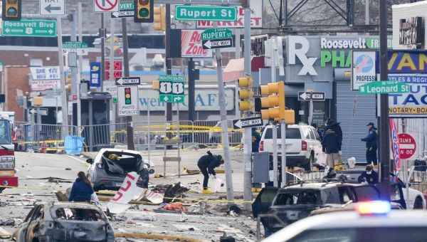 Officials: 7 dead, 19 injured in Philadelphia air ambulance crash