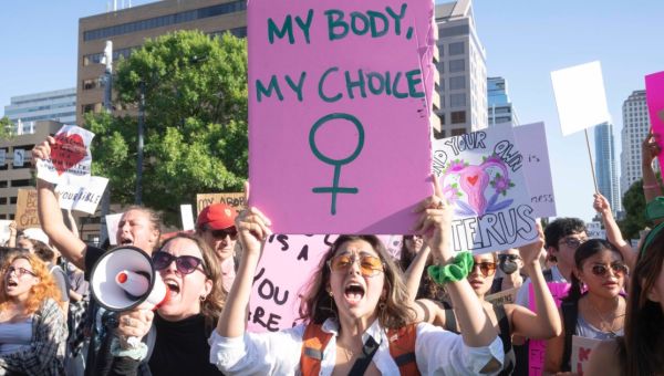 A judge just blocked the Texas law allowing vigilante anti-abortion enforcement