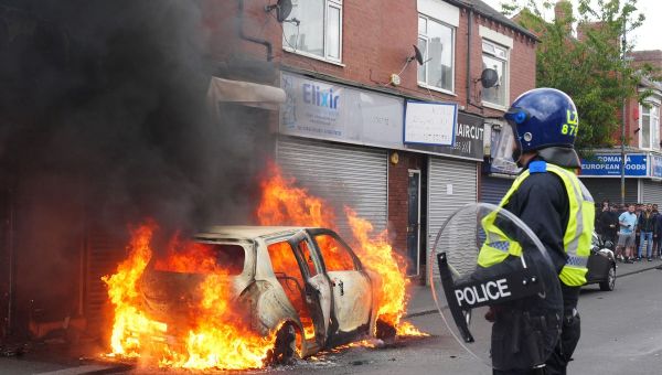 Starmer to hold Cobra meeting after far-right thugs target hotels housing asylum seekers