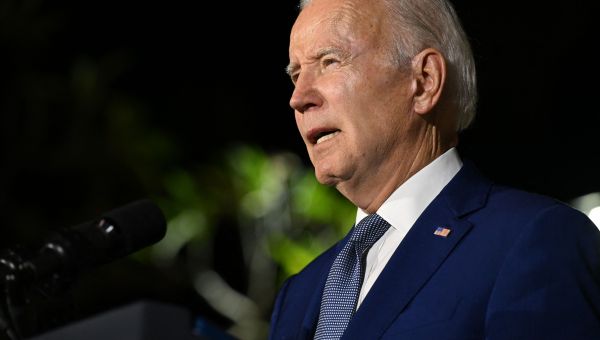 Judge Blocks Biden Admin From Using Title 42 to Expel Illegal Immigrants, Rules Policy Unlawful