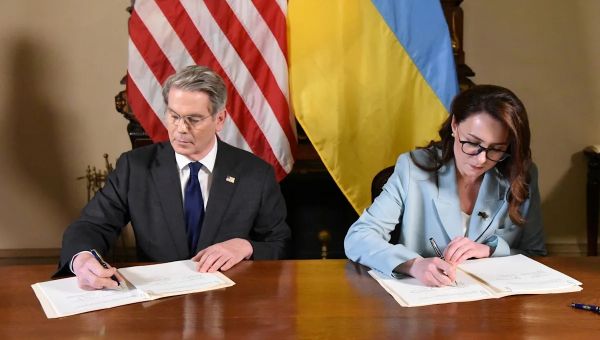 Trump minerals deal blames Putin for invasion