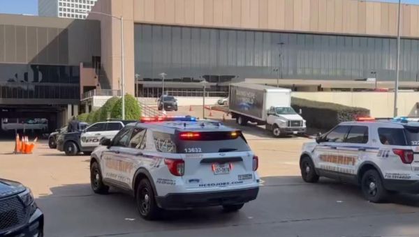 3 shot, including shooter, at Joel Osteen’s Lakewood Church, one of the largest in the U.S.