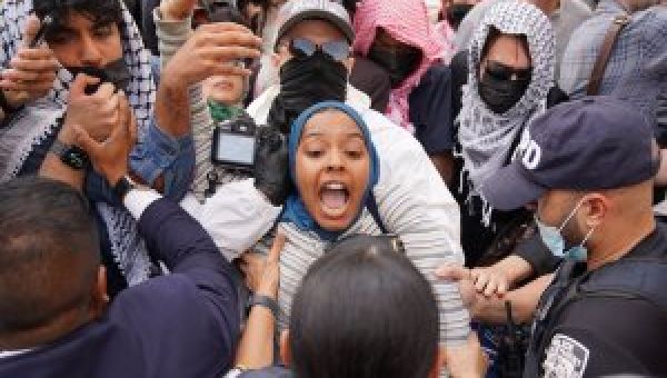 2 Columbia Safety Officers Hurt as Scores of Pro-Palestinian Protesters Force Way into Library – Breitbart