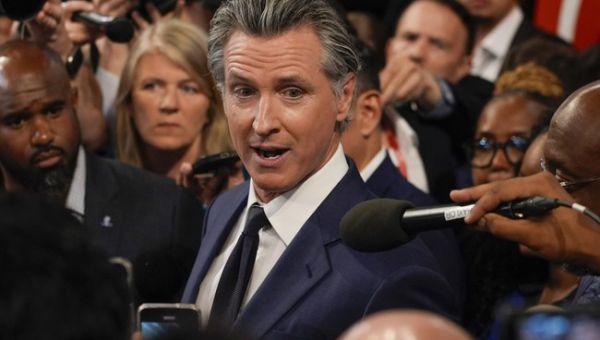 ¿Qué Pasa? Newsom in Sudden Rush to Scrape Homeless Off CA Streets and From Under Highways