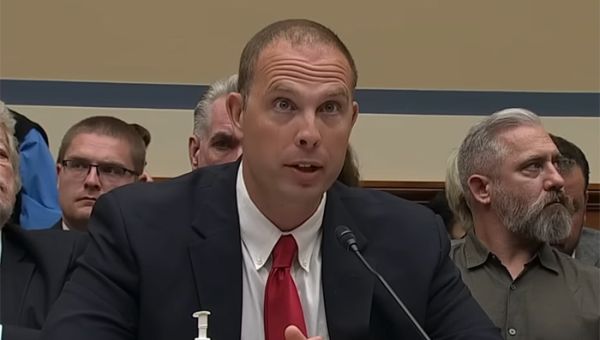 Former Intelligence Official Claims The US is Concealing ‘Multi-Decade’ Program That Captures UFOs – Caveman Circus