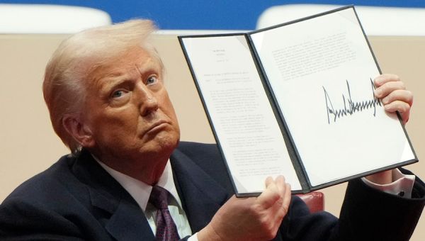 Trumps takes jab at Biden over ‘autopen signature’ following concerning report over who ran the White House