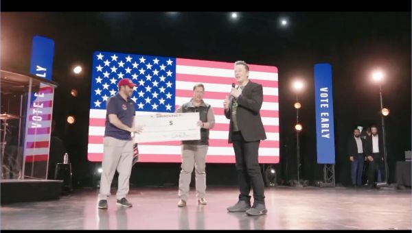 Expert Rips Elon Musk’s ‘Clearly Illegal’ $1 Million Lottery to Sign His MAGA Pac’s Petition