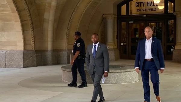 Milwaukee mayor reacts to fatal shooting of homeless man by Ohio police in town for RNC