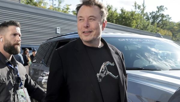 Is Elon Musk compromised by Putin? What we know