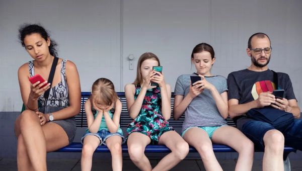 Childrens tsar says parents must cure their own phone addiction before banning kids