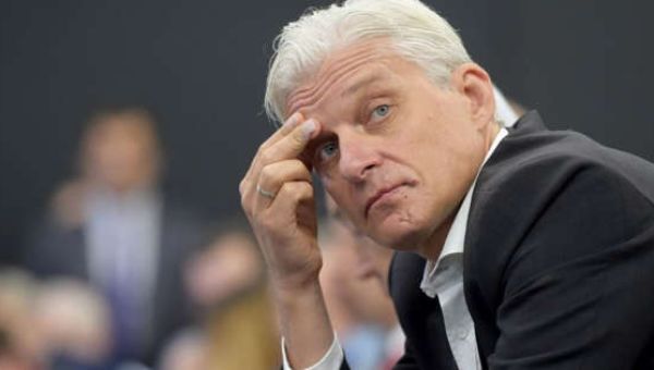 Banker renounces Russian citizenship over Ukraine